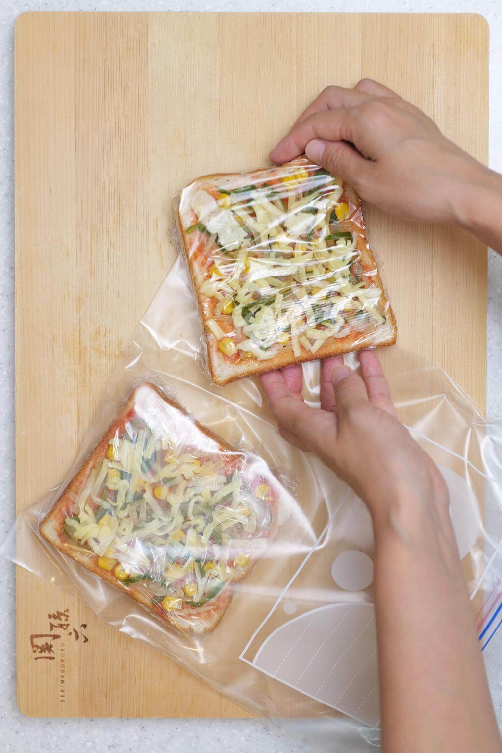 ピザトースト作成中